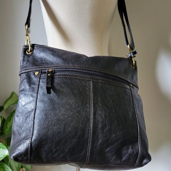 EUC FOSSIL BLACK GENUINE LEATHER SLING BAG MEDIUM - Picture 8 of 16